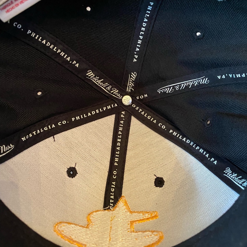 Mitchell & Ness Rockets Hat - Picture 8 of 8